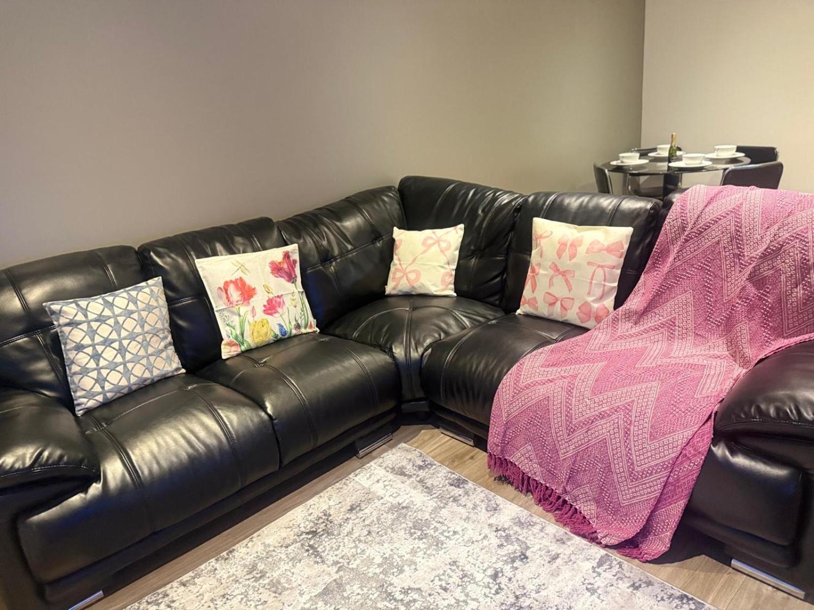 3mint Drive 2 Bedrooms With Car Or Park,wifi,netflix No Deposit Required Апартаменты *