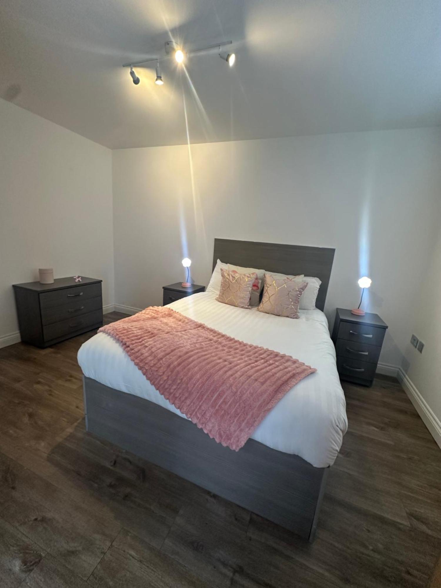 3mint Drive 2 Bedrooms With Car Or Park,wifi,netflix No Deposit Required Апартаменты